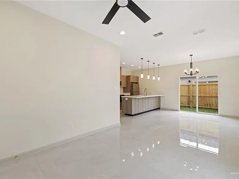 1804 W Violet Dr #3 — Photo 3