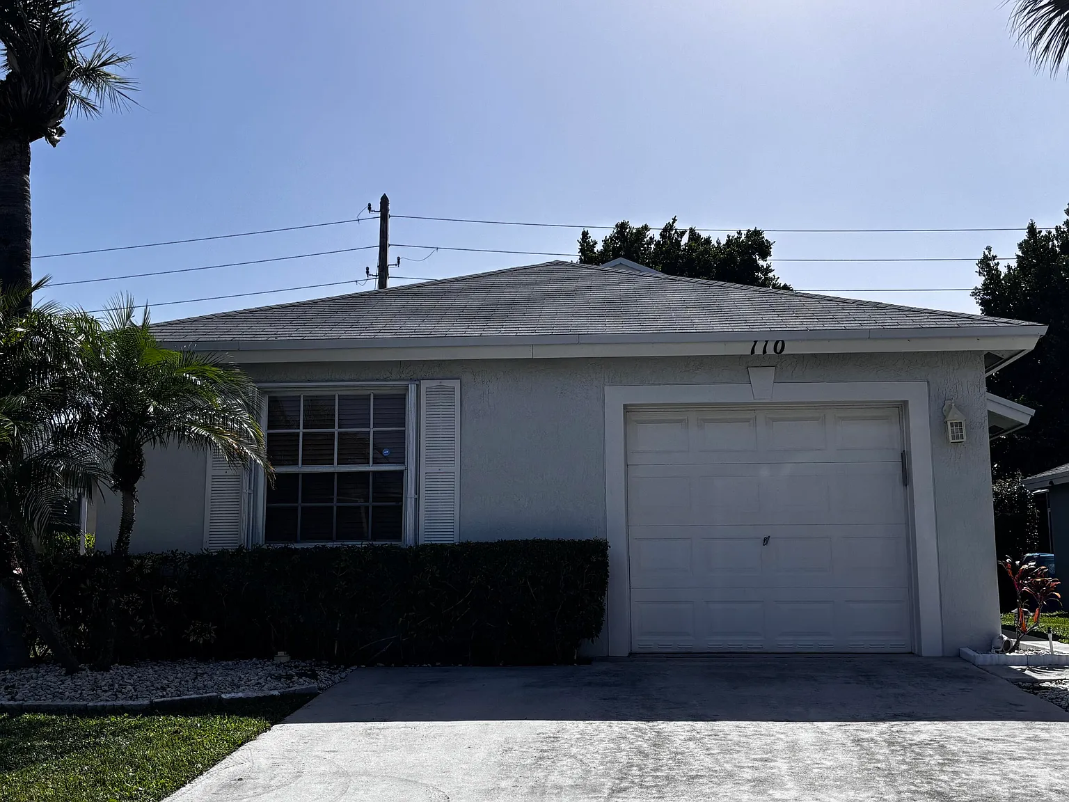 3 bed, 2.0 bath, 1325 sqft, $3,200 — Photo 2