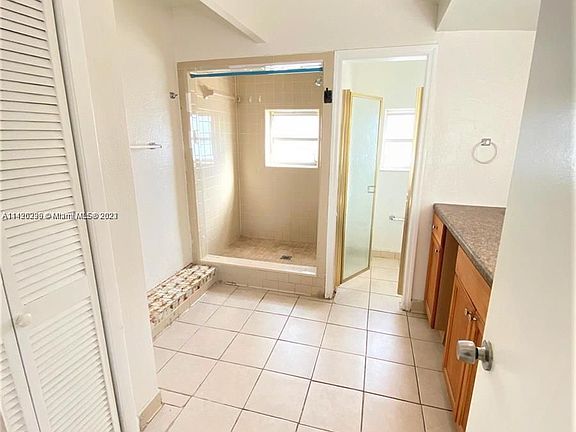 4th image of 1020 NW 33rd Ave #1