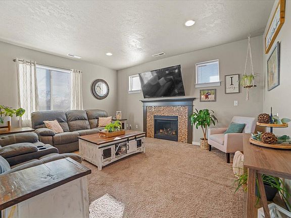 2nd image of 838 NW 24th Way