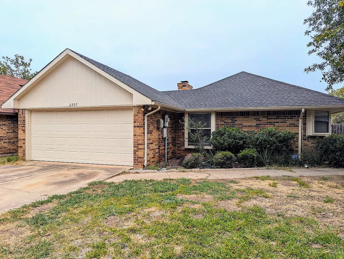 Building Photo - 2207 Placid Dr