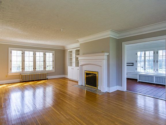 3rd image of 774 E Schantz Ave