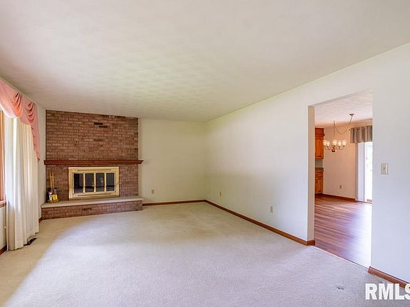4th image of 458 E Fernwood St