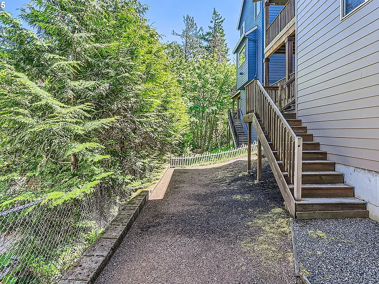 10183 NW Crossing Dr — Photo 21