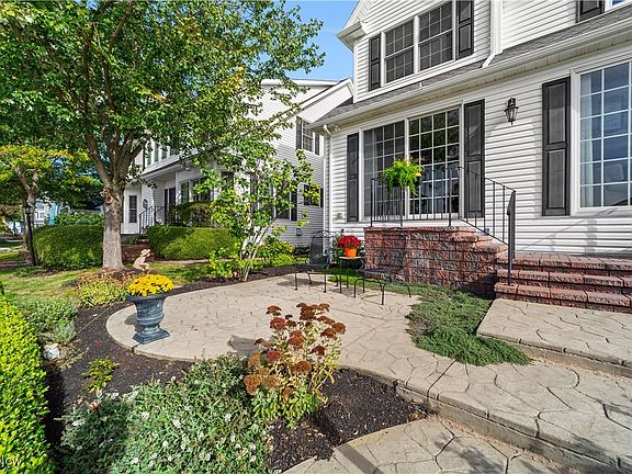 5th image of 5011 Portage Dr