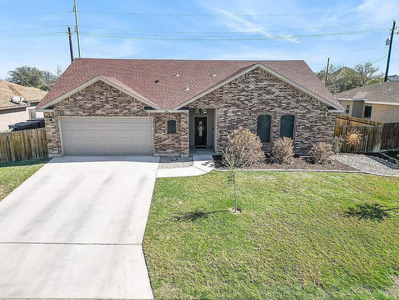 3 bed, 1924 sqft, $2,400 — Photo 1