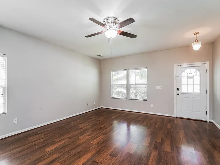 1040 Joselynn Dr — Photo 5