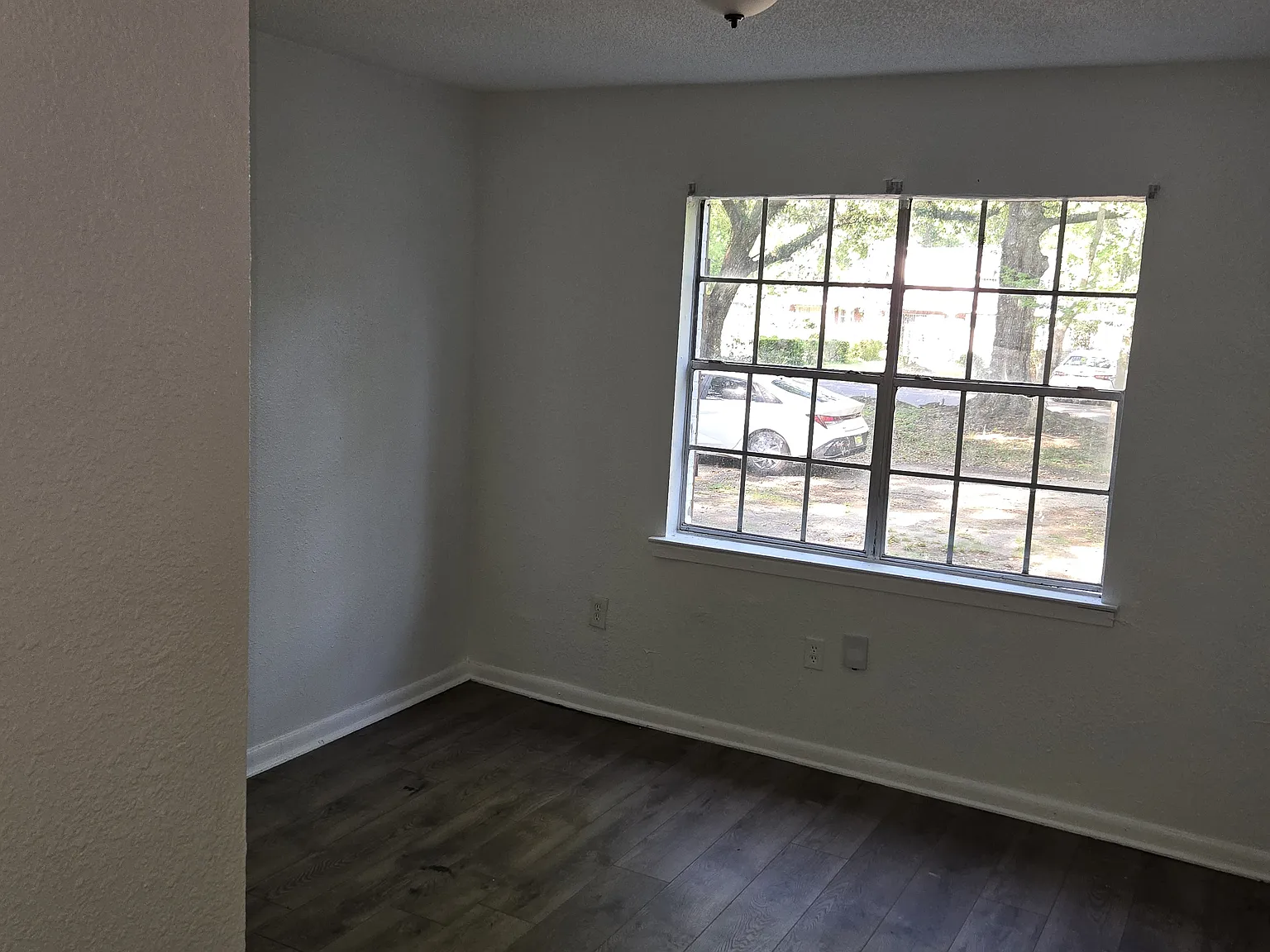 1211 Satchel St — Photo 3
