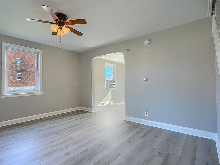 401 52nd St #1 — Photo 2