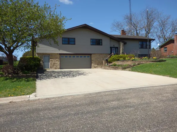 532 S Ward St, Stockton, IL 61085