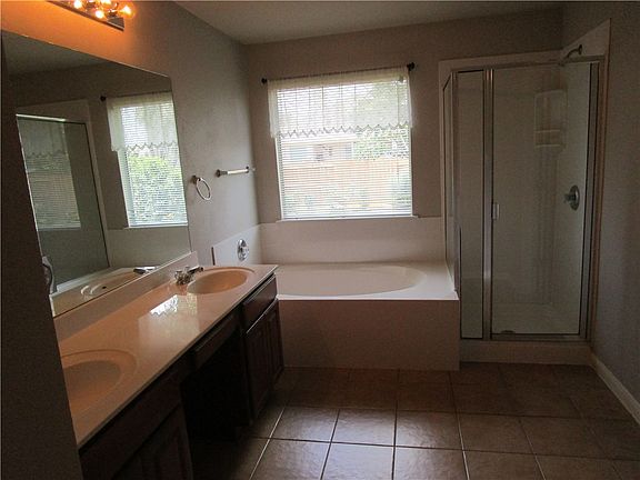 5th image of 117 Firwood S
