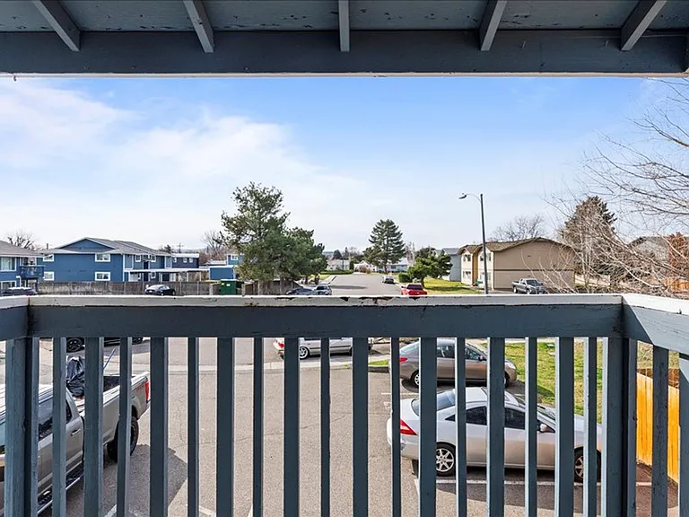 Kamden Court — Photo 16