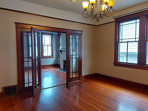 4th image of 902 Taft Pl