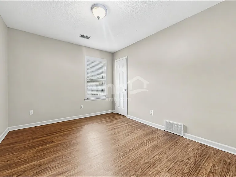 9289 Oakengate Cv — Photo 13