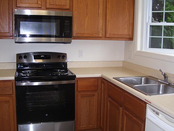 2nd image of 2414 Millwood Loop #15