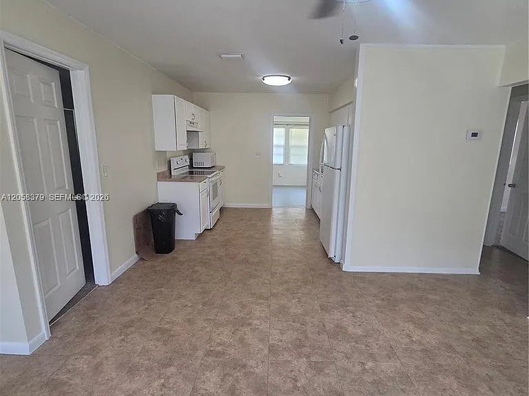 338 Hosbine St — Photo 5