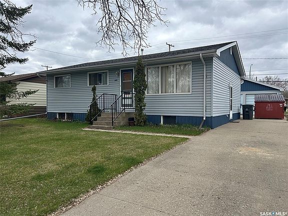 3rd image of 260 Duncan ROAD