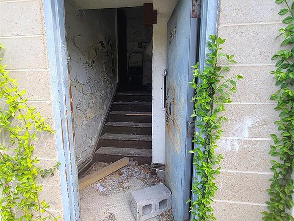 4th image of 5963 Plymouth Ave