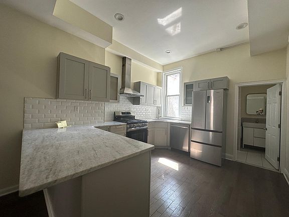 3rd image of 618 S 2nd St Floor 2