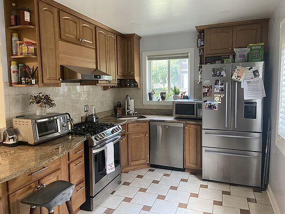 4th image of 1829 W Hood Ave Unit A