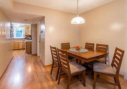 3rd image of 6 Mary Dyer Ln