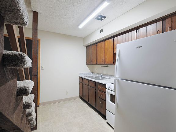 2nd image of 1519 A St APT 4
