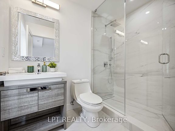 3rd image of 19 Hatfield Cres #3
