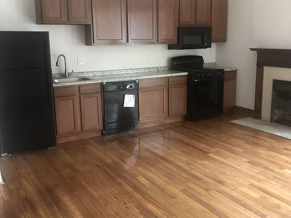 1st image of 2415 Maplewood Ave #10533391