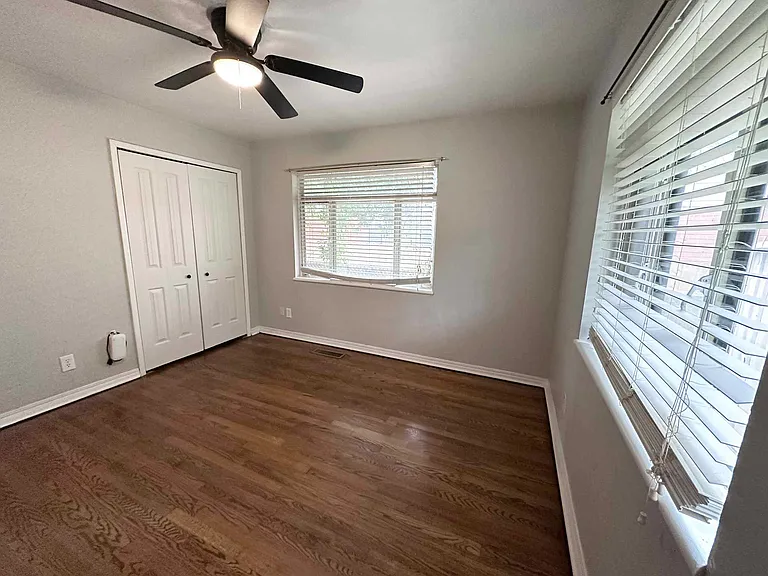 4307 N Indiana Ave — Photo 10