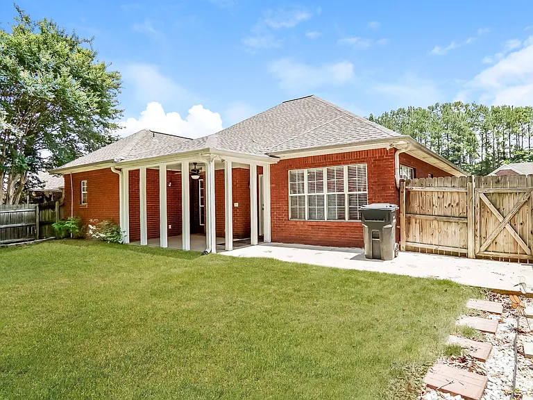 137 Daventry Dr — Photo 15