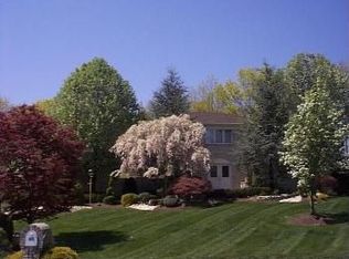 14 Woodcrest Ter, Manalapan, NJ