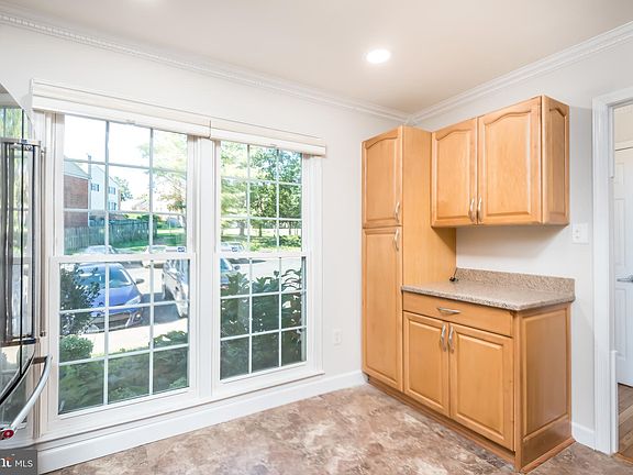 5th image of 9986 Whitewater Dr