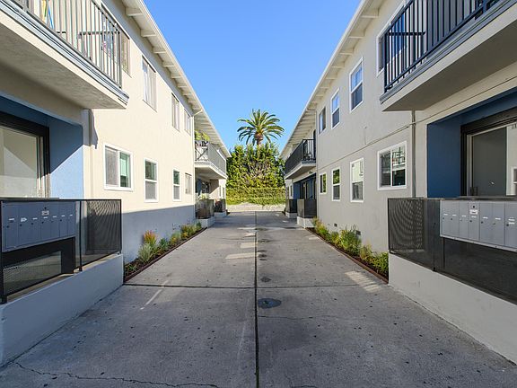 3rd image of 3704-3710 S Bentley Ave #3710-5