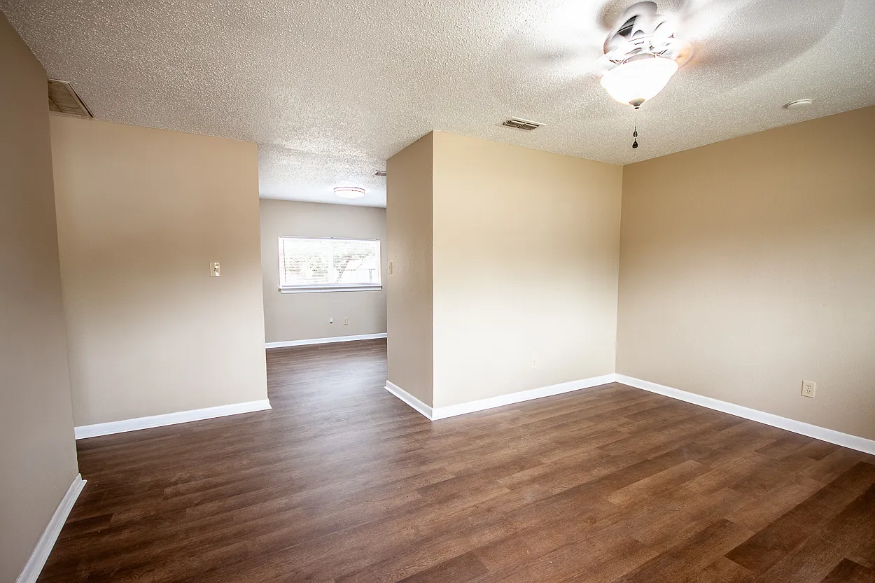 4 bed, 1300 sqft, $1,300 — Photo 3