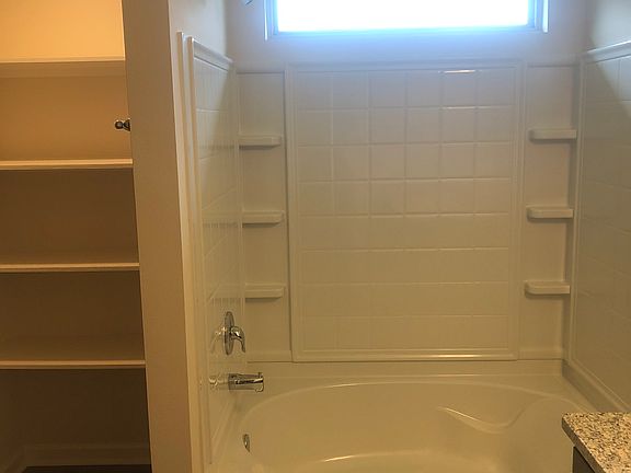 3rd image of 35620 Grovemont Dr