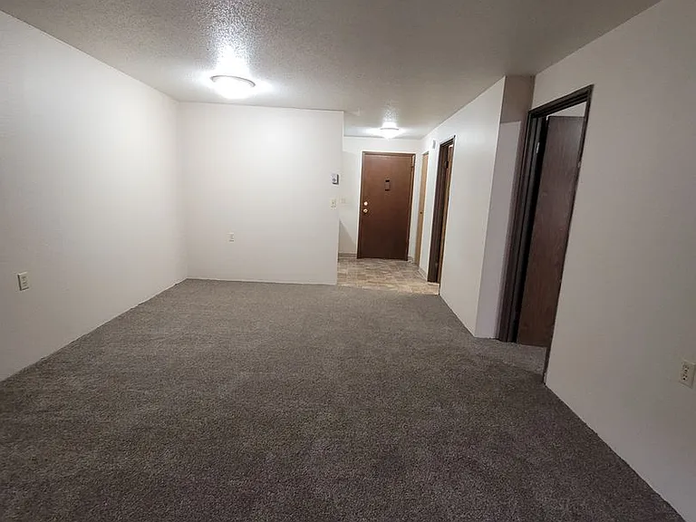 1440 Dakota Dr N — Photo 26