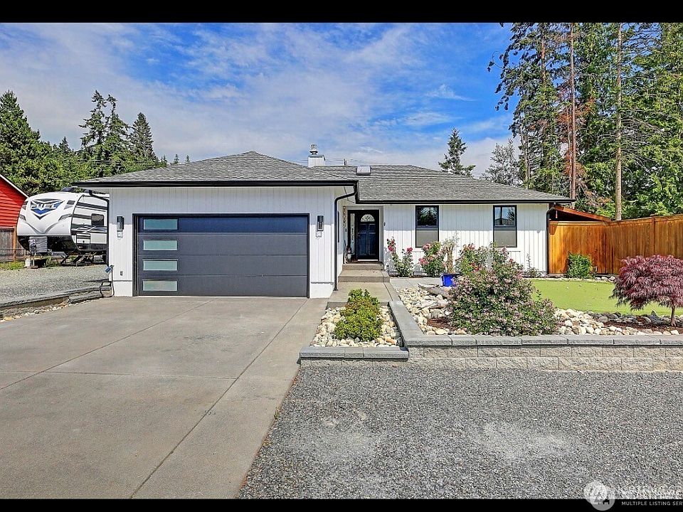 1st image of 749 Commodore Lane