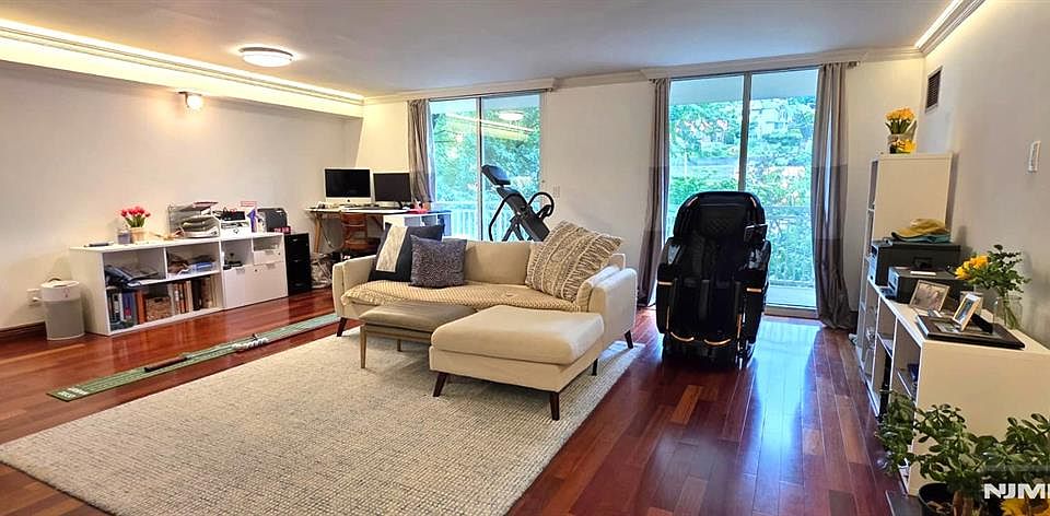 1st image of 1055 River Rd APT 302