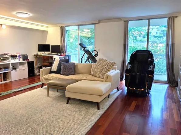 1055 River Rd APT 302, Edgewater, NJ 07020