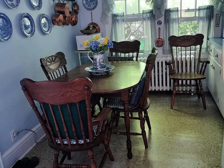 49 Seneca Ave — Photo 6
