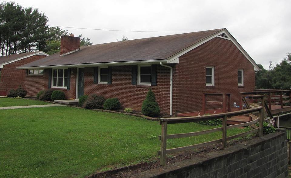 1st image of 1295 N 3rd St