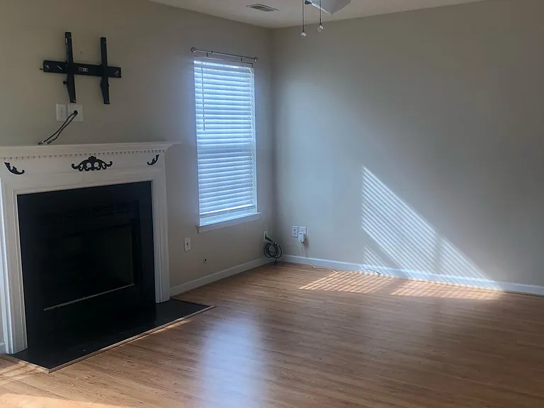 825 Chapin Wood Dr — Photo 6