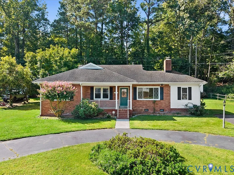 8913 Michaux Ln