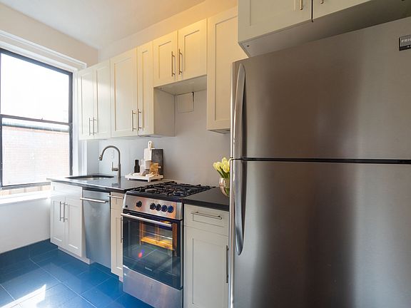 5th image of 244 W 72nd St APT 6A