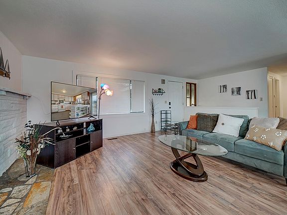 4th image of 19665 5th Ave NW #A