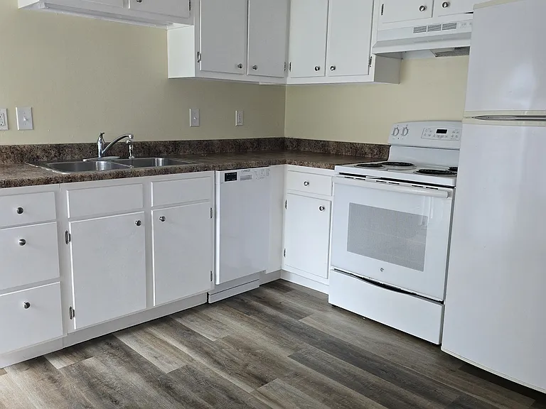 1715 Stanford Dr — Photo 3