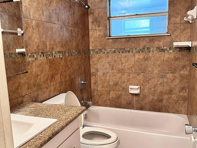 5650 SW 26th St #2 — Photo 7