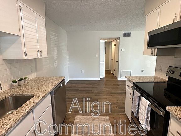 4th image of 3335 Cove Ave