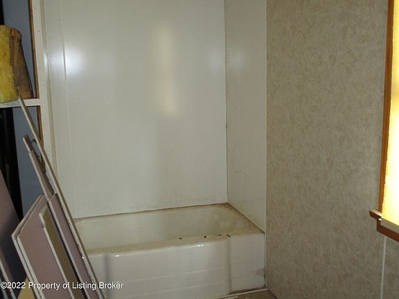 4th image of 202 E St E