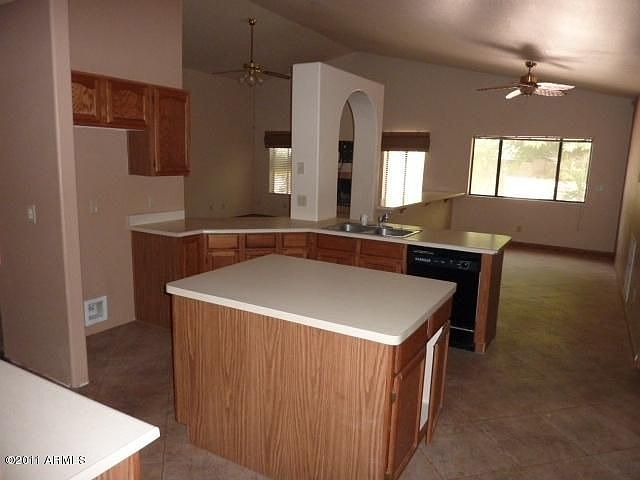 2nd image of 2720 E Hope St